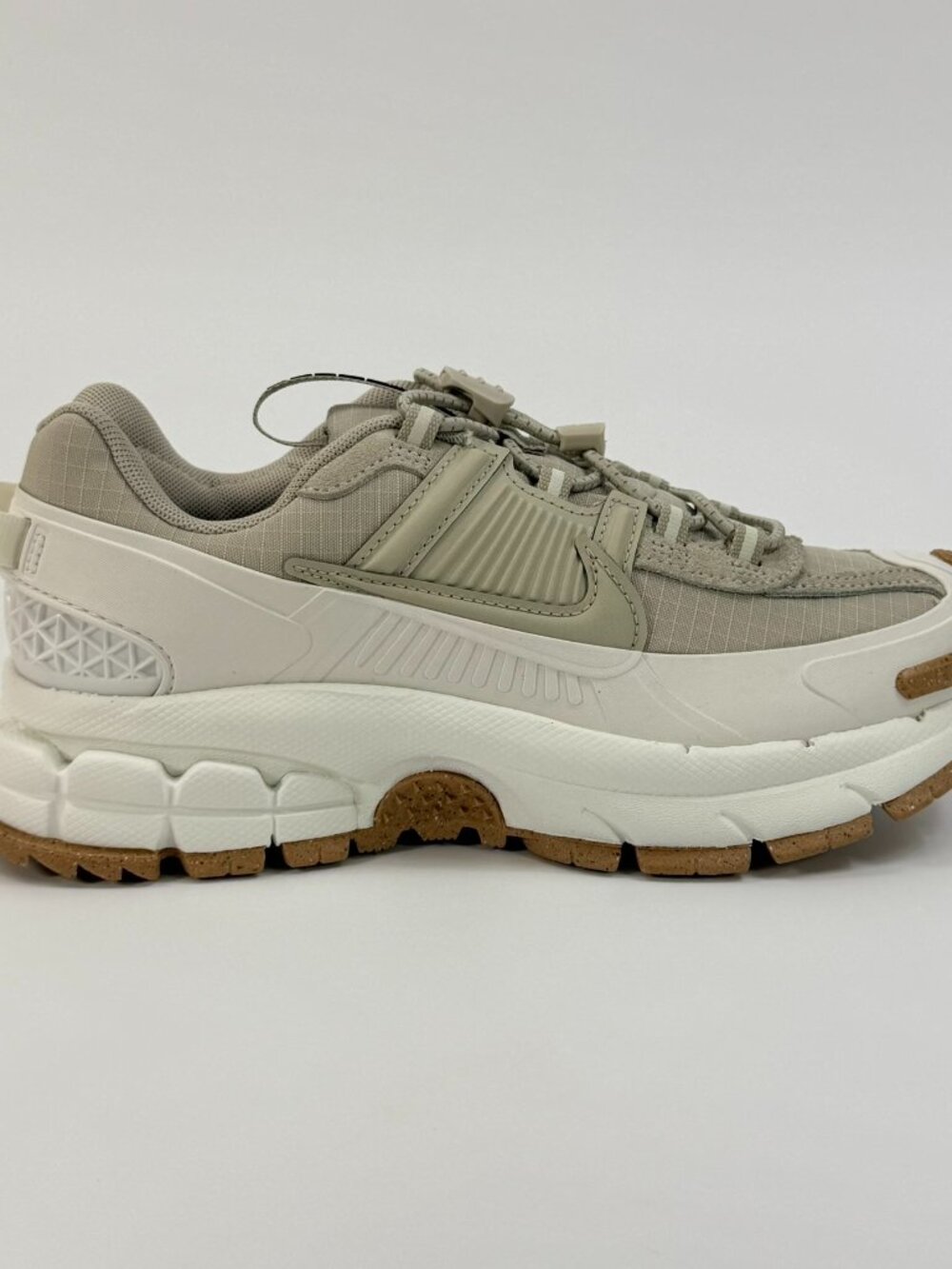 Nike Women's Zoom Vomero 5 Roam Winterized 'Sail Light' HQ2181-100 Multi Size